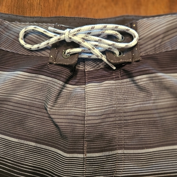 Columbia Men's Board Shorts Swim Trunks Black & Gray Striped Size 36 - Picture 2 of 11
